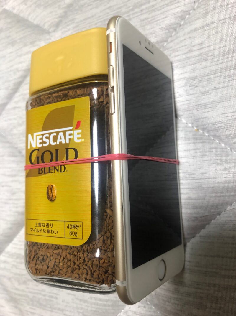 コーヒーボトルにiphoneを取り付け